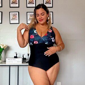 ROPA DE BAÑO FLORAL CON NEGRO